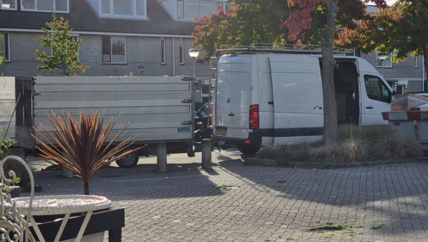 Badkamer slopen in Capelle aan den IJssel. We voeren het vrijgekomen afval af.